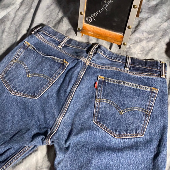 Levi’s Jeans Mens approximate size 38 🥳 Host Pick 🥳 - Picture 3 of 16